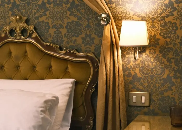 Hotel Ll H O T E L S A N G A L L O Ll à Venise